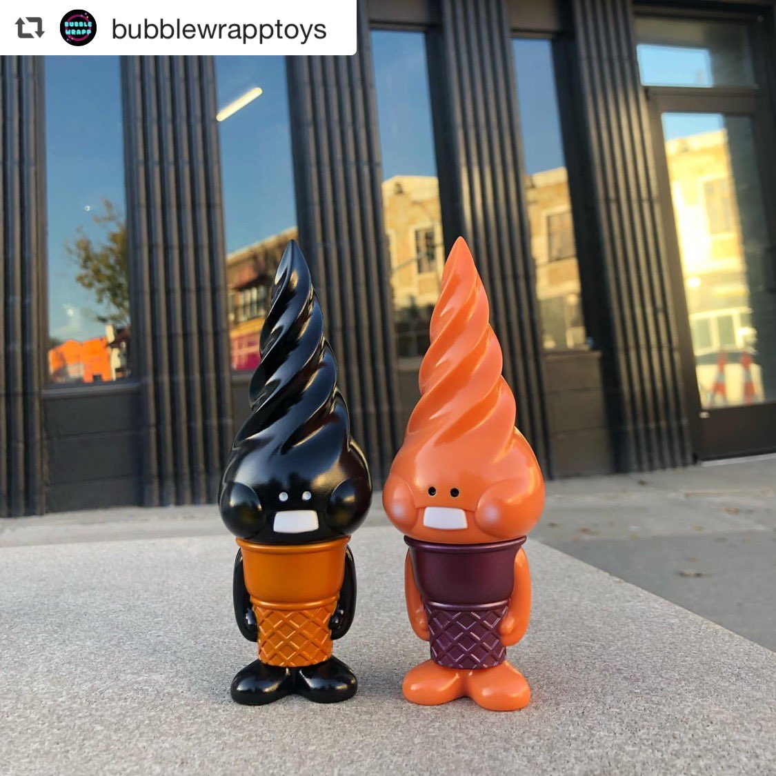 harikenjp's tweet photo. #repost @BubbleWrappToys
If you’re craving something sweet and spooky, then we’ve got just the thing!
🖤🧡🍦💜🧡
These two exclusive Halloween Softroll colorways from @harikenjp will be available tomorrow at our Spooktacular @popshop_live ! https://t.co/1KQoFiCLzx