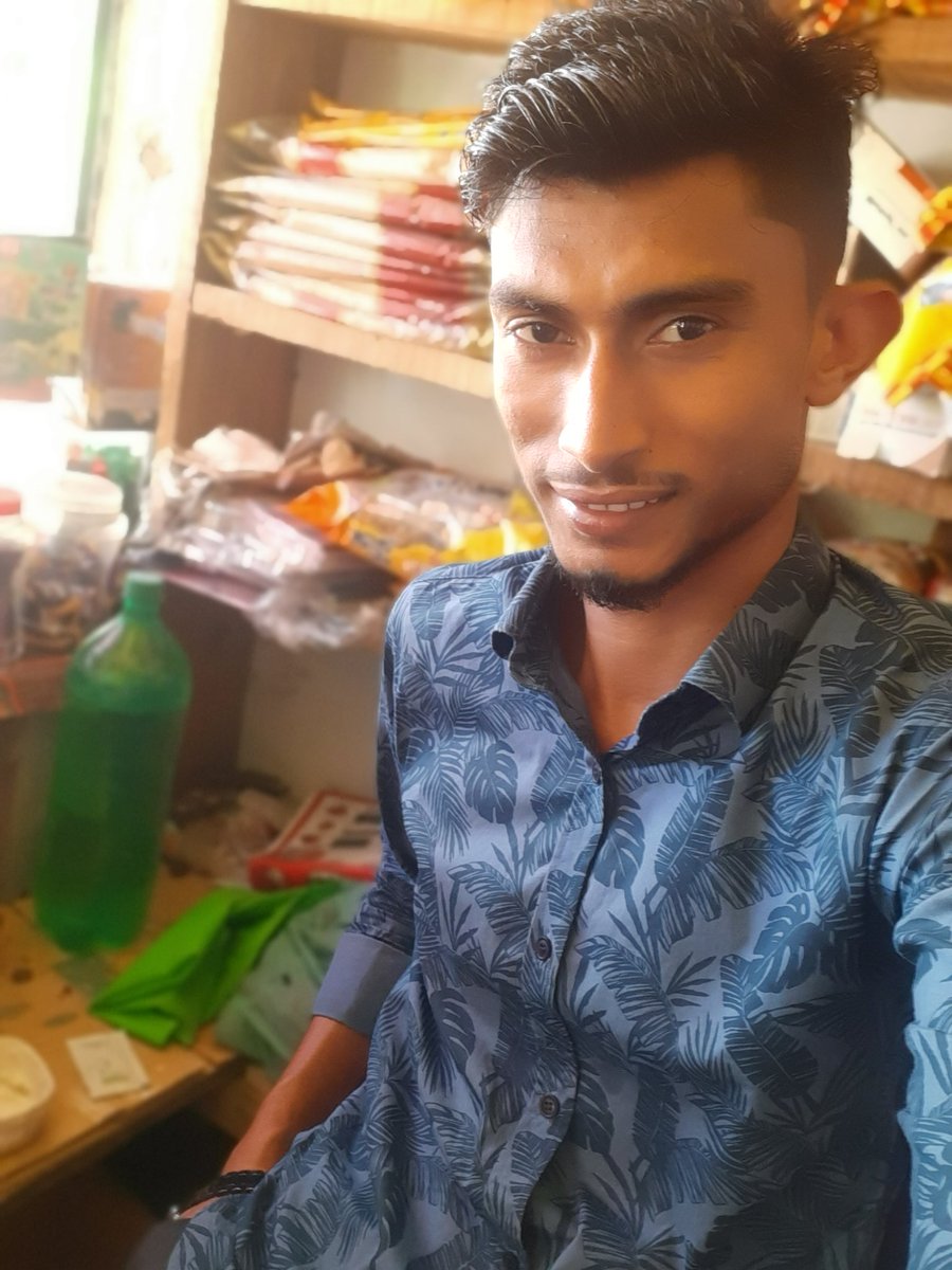 Aponmunshi710's tweet photo. অতি সাধারন একজন মানুষ আমি। https://t.co/orzdR9yn2T