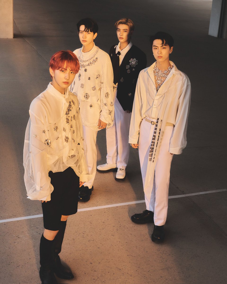 Heeseungo's tweet photo. Balmy colors fill the new photo concept, depicting the elegance of the princes. ENHYPEN come with their first Japanese Album with Sadame. This WILL version can mean will burning your heart into an enthusiasm melts devotion in a dazzling approach. https://t.co/7miwZJNT7K