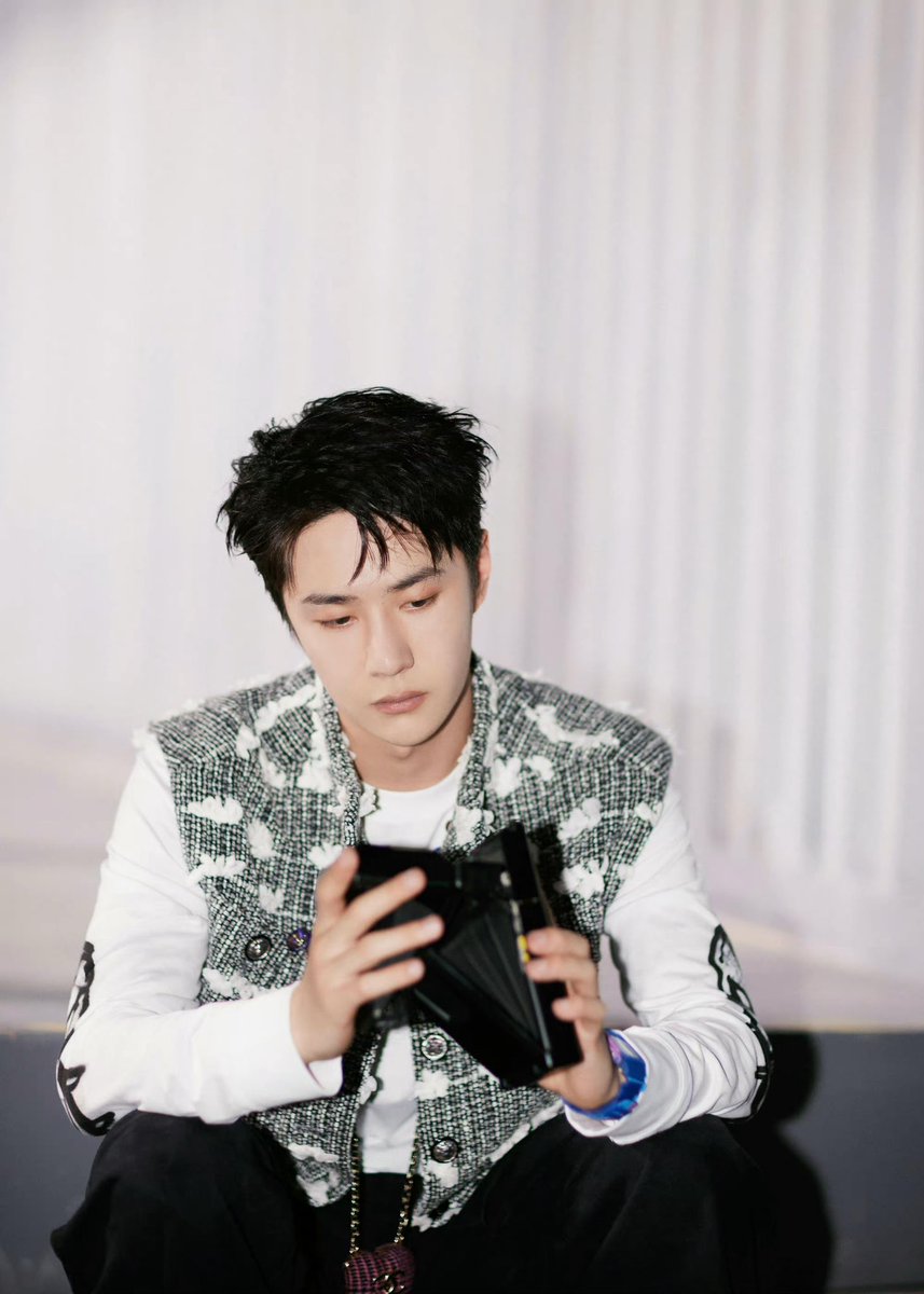 {REST} THE LEGEND WANGYIBO tweet media