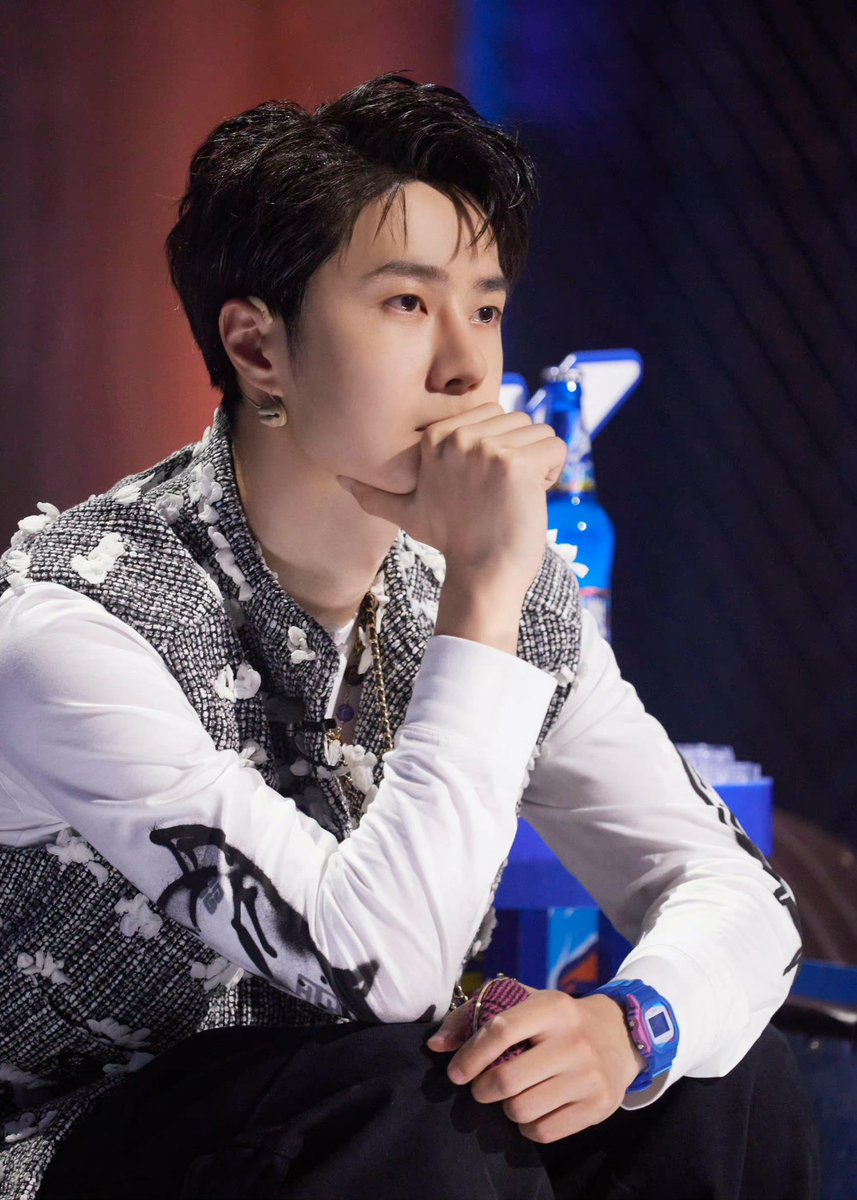 {REST} THE LEGEND WANGYIBO tweet media