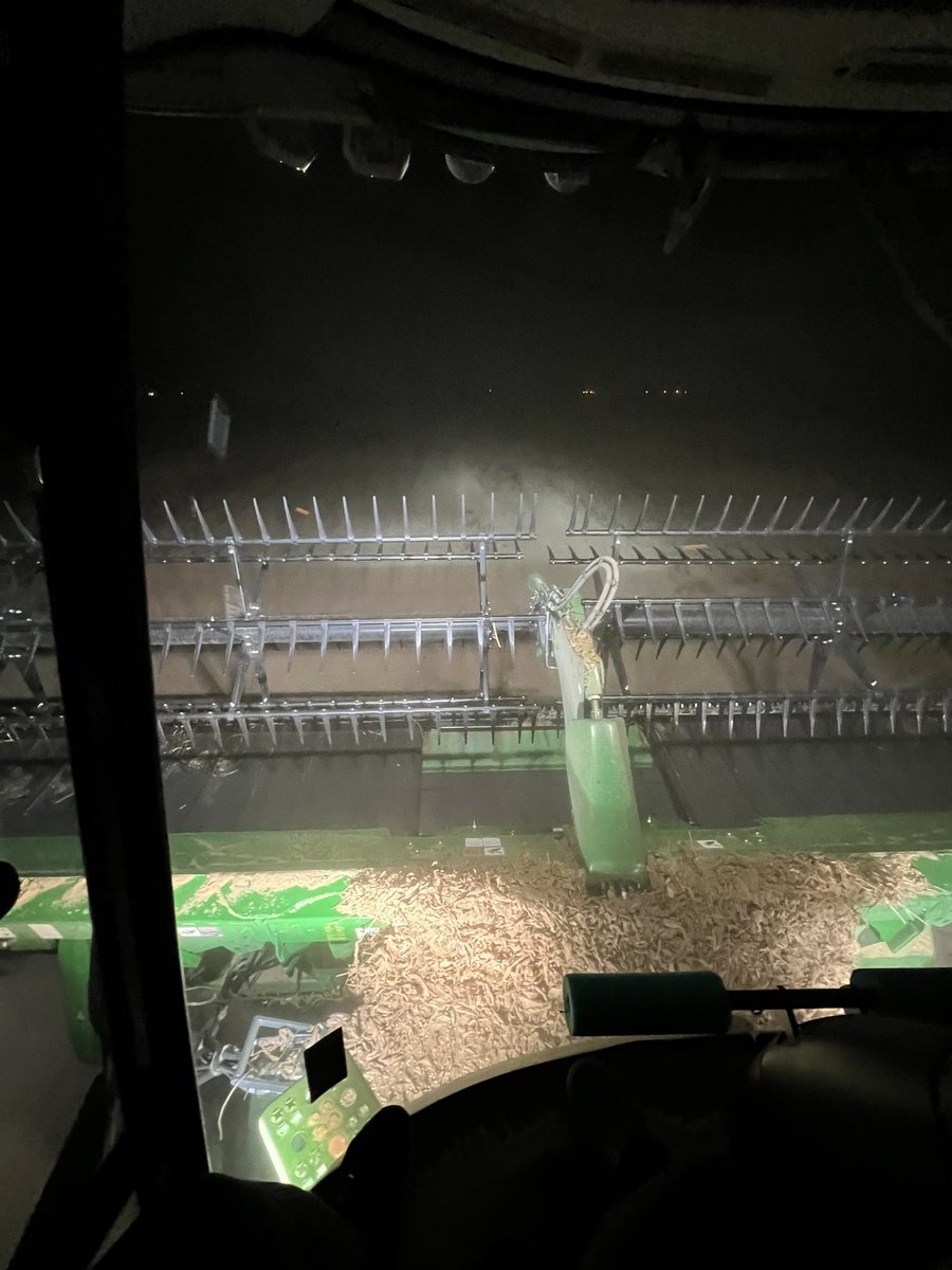 annahA216's tweet photo. First time in a combine tonight! Only took 26 years of living in the south 😂 https://t.co/E7Gtuda8P1
