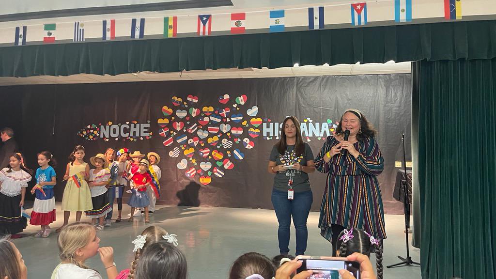 CECUMiami's tweet photo. Agradecemos a la escuela #EaglePointElementary, de #Weston, por invitarnos a ser parte de la celebración del día de la hispanidad, y resaltar nuestra riqueza cultural, entre otros, con comida, actividades y bailes típicos protagonizados por los más pequeños #MásEcuadorEnElMundo https://t.co/lwHAeo2pKZ