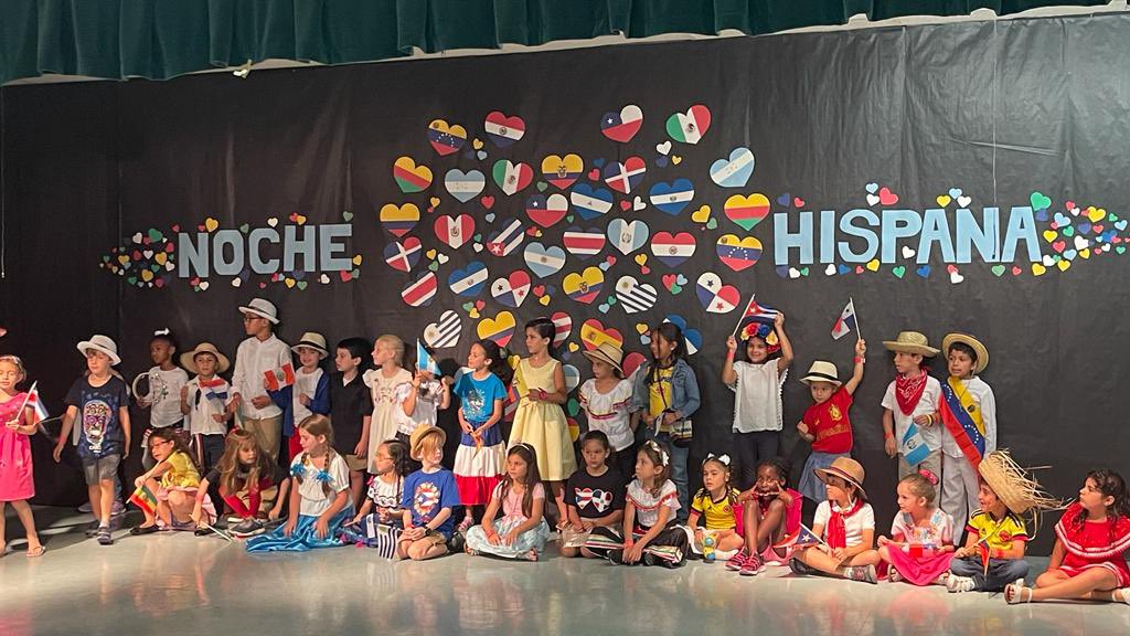 CECUMiami's tweet photo. Agradecemos a la escuela #EaglePointElementary, de #Weston, por invitarnos a ser parte de la celebración del día de la hispanidad, y resaltar nuestra riqueza cultural, entre otros, con comida, actividades y bailes típicos protagonizados por los más pequeños #MásEcuadorEnElMundo https://t.co/lwHAeo2pKZ