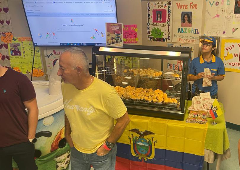 CECUMiami's tweet photo. Agradecemos a la escuela #EaglePointElementary, de #Weston, por invitarnos a ser parte de la celebración del día de la hispanidad, y resaltar nuestra riqueza cultural, entre otros, con comida, actividades y bailes típicos protagonizados por los más pequeños #MásEcuadorEnElMundo https://t.co/lwHAeo2pKZ
