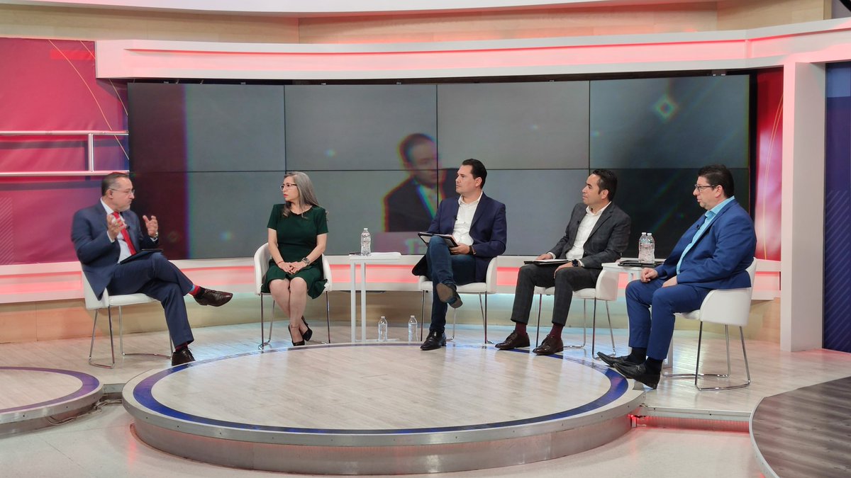 TelevisaSON's tweet photo. Mesa de Análisis: 1er. Informe de Gobierno de @AlfonsoDurazo.

Modera: @sergiovallep.

📺 Canal 12.1 (112 de Megacable)
🔴 En vivo: https://t.co/h9HVd3RPlp https://t.co/Dr552oVXjU