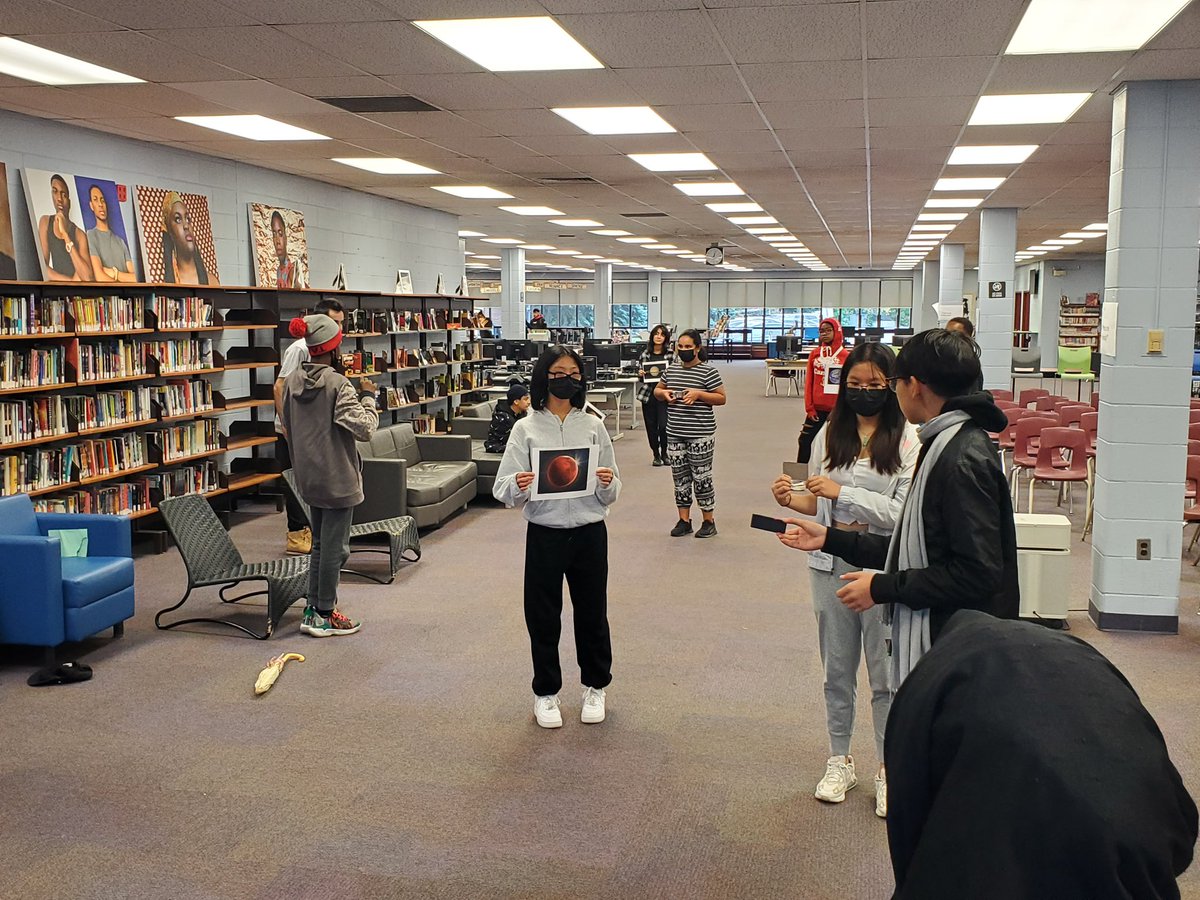 DRamnaraine's tweet image. Today’s conference @tdsb_DSS started off in our School LLC - the hub of our school. I was so happy when I heard Ss from our feeder schools commenting about how warm and welcoming our school library is. #ONSchoolLibrary #SchoolLibraryJoy @TDSBLibrary @oslacouncil @ChezDominique