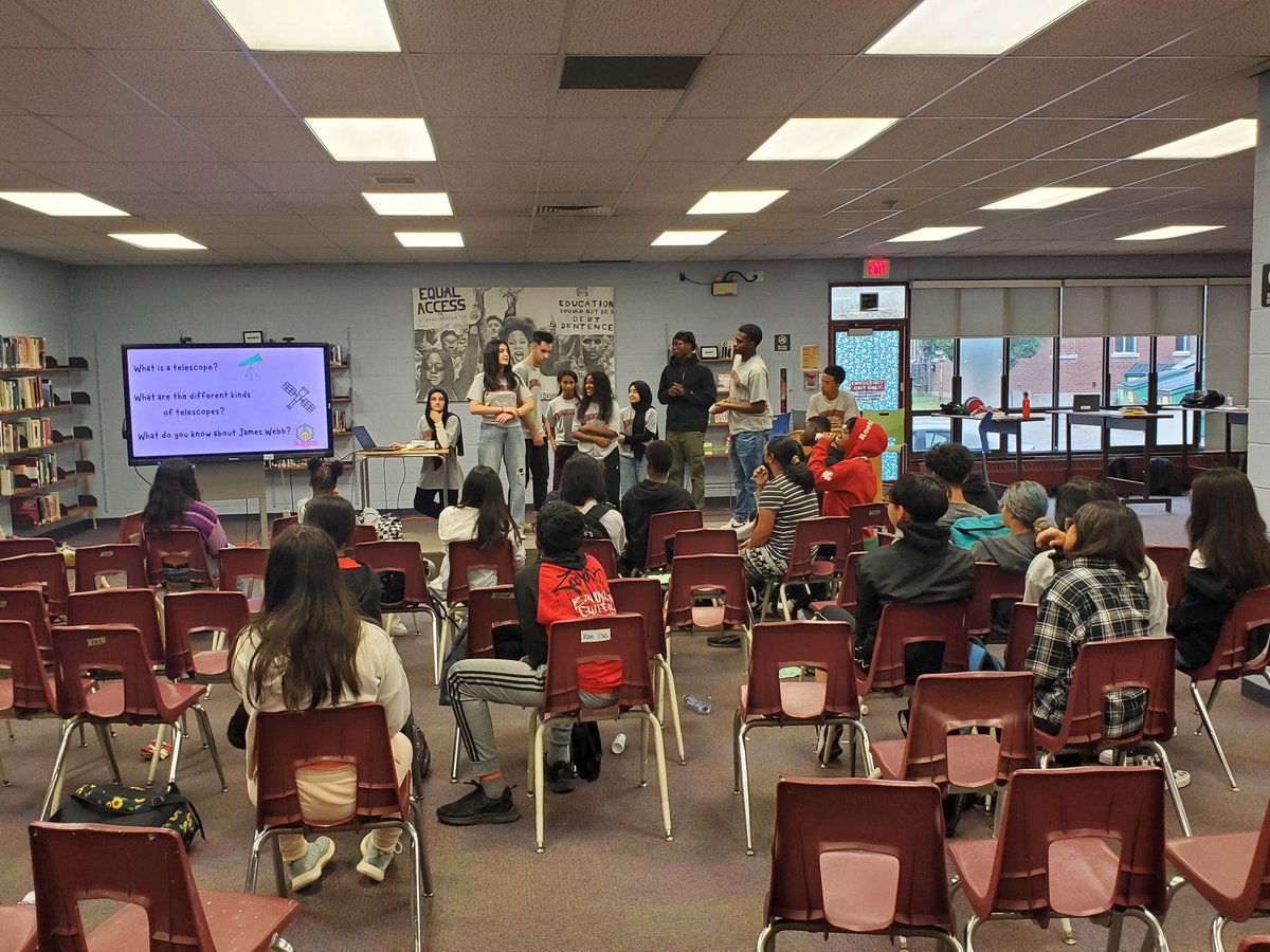 DRamnaraine's tweet image. Today’s conference @tdsb_DSS started off in our School LLC - the hub of our school. I was so happy when I heard Ss from our feeder schools commenting about how warm and welcoming our school library is. #ONSchoolLibrary #SchoolLibraryJoy @TDSBLibrary @oslacouncil @ChezDominique