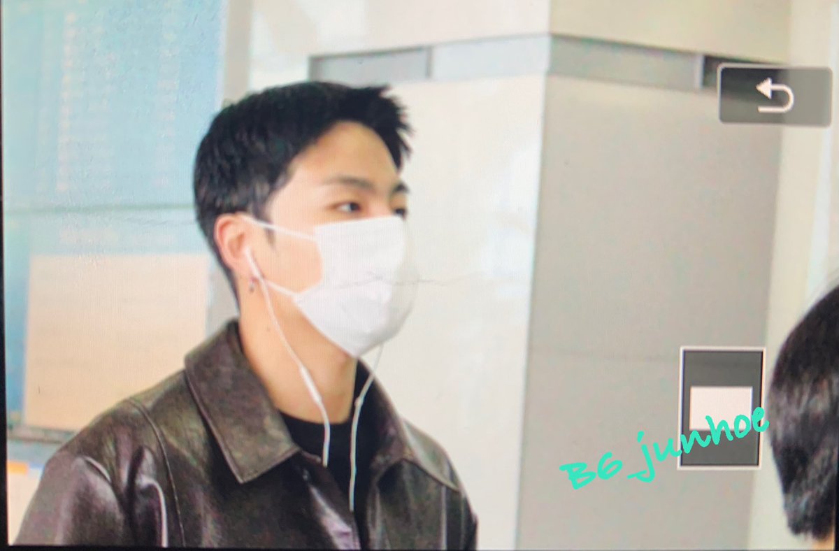 B6_junhoe's tweet photo. 221014 ICN
#아이코 #구준회 #iKON #JUNHOE https://t.co/geJo2CstEV