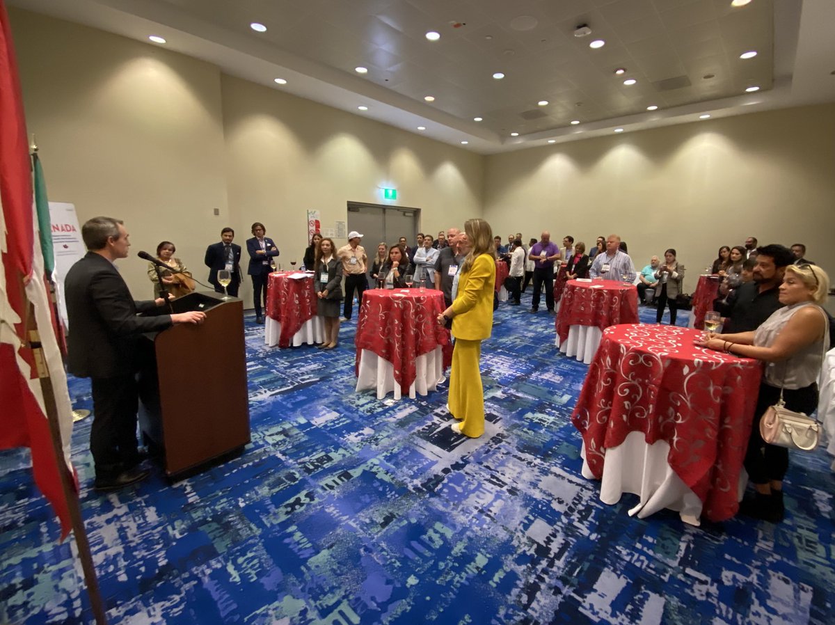 MGonzalezMXICO's tweet photo. Muchas gracias a todas las empresas que nos acompañaron hoy en el Cóctel de #Networking con la Delegación Canadiense en @Expocihac 🙏🏽. Fue un gusto verlos, reconectar y explorar nuevas oportunidades de negocios entre #México y #Canadá 🇲🇽🇨🇦 #Construcción #Infrastructure  #business https://t.co/o5qjc2YFZ1