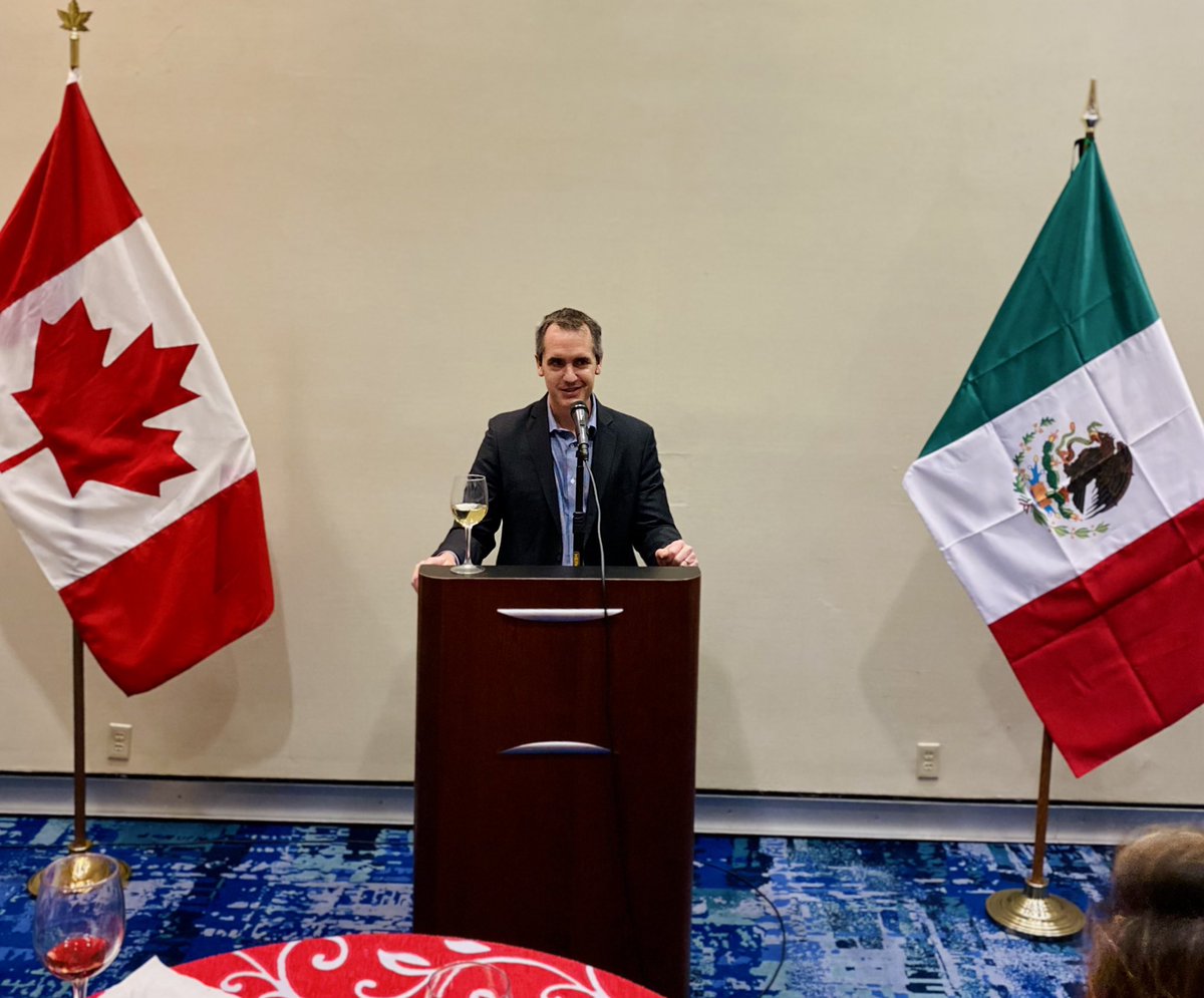 MGonzalezMXICO's tweet photo. Muchas gracias a todas las empresas que nos acompañaron hoy en el Cóctel de #Networking con la Delegación Canadiense en @Expocihac 🙏🏽. Fue un gusto verlos, reconectar y explorar nuevas oportunidades de negocios entre #México y #Canadá 🇲🇽🇨🇦 #Construcción #Infrastructure  #business https://t.co/o5qjc2YFZ1