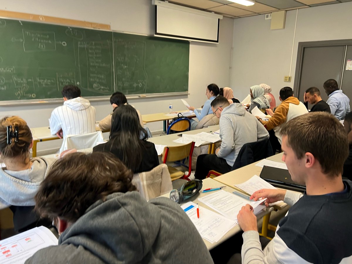 benoitdeglo's tweet photo. Quelle semaine !👉En 5 jours, j’ai produit ma première #Vidéo pour #eSNCFSolutions, j’ai aidé à la réalisation d'une application dans le cadre du Hackaton #ADN #TER, j’ai retrouvé mes étudiants pour quelques cours à l’#Université de #Lille…Et dire que la semaine est pas finie😂 https://t.co/r31nv9YoM5
