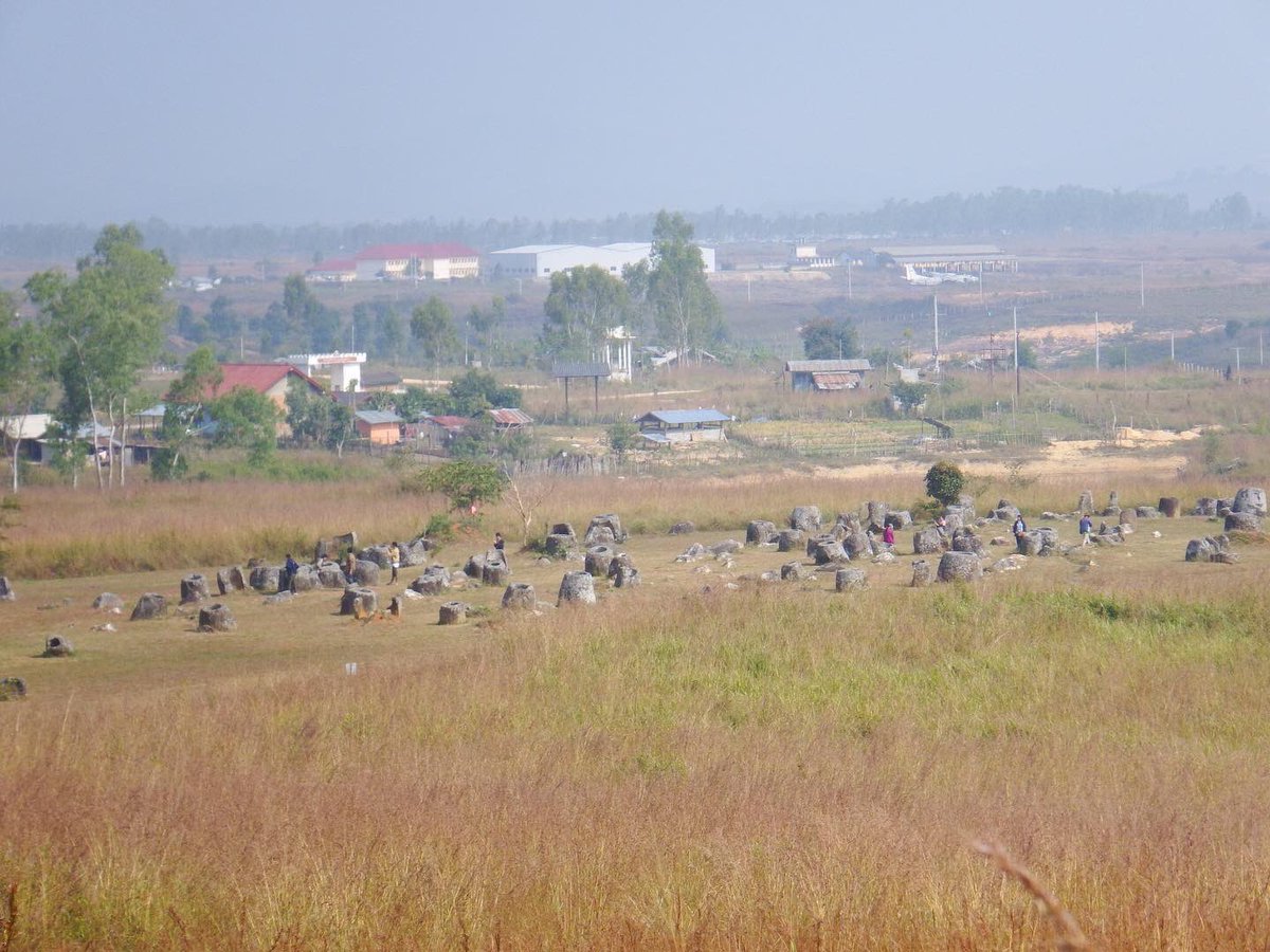 Xicun59994119's tweet photo. 9年前の今日。
Xieng Khouang in Laos.
謎に包まれたポットが広がる。
骨壷?風呂?諸説あるが、
いまだに解明されてないらしい。
バイクを借りて温泉を目指す。
温泉というか、川…
だけどそれなりにあったかい。
ベトナム国境に近いせいか、ベトナム語が溢れる。
#xiengkhouang #laos #phonsavan https://t.co/HeIKL2d5JF