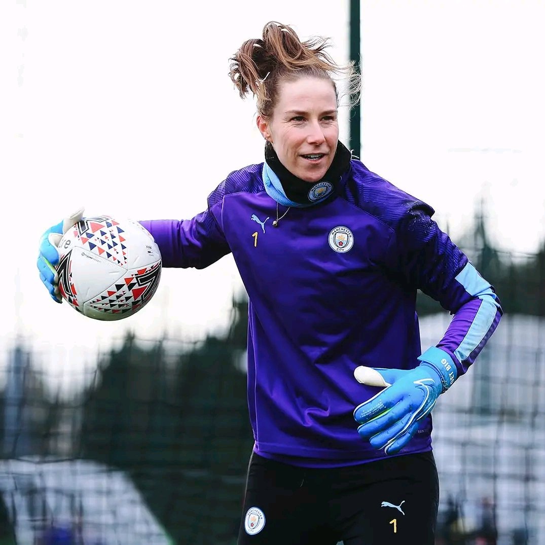 Happy 38th birthday to Karen Bardsley 