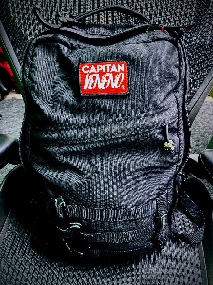 RubenRobledo's tweet photo. @comparsajc  Pues no soy de Cadiz, nunca he estado en Cadiz, es mas, no soy ni Español, pero hasta mi rincon han llegado las coplas de @CAPITANVENEN0 por eso, lo llevo colga'o. #goruck #capitanveneno #DEP https://t.co/ii9E4JJSil