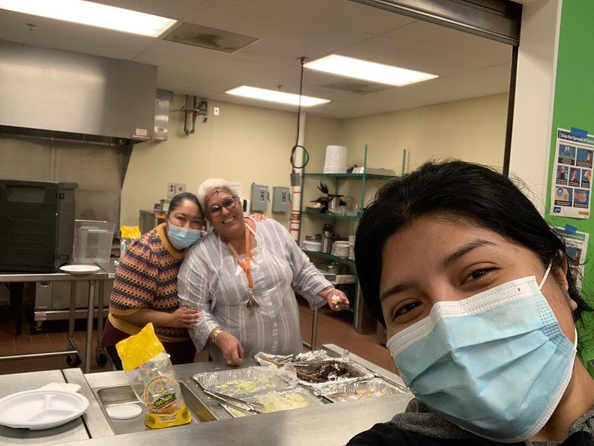 ¡Una noche de éxito total con muchas familias y estudiantes en nuestra primera noche de lotería! 

¡No se les olvide que el 1 de noviembre tenemos el gran evento de nuestra celebración de el día de los muertos!#Comunidad