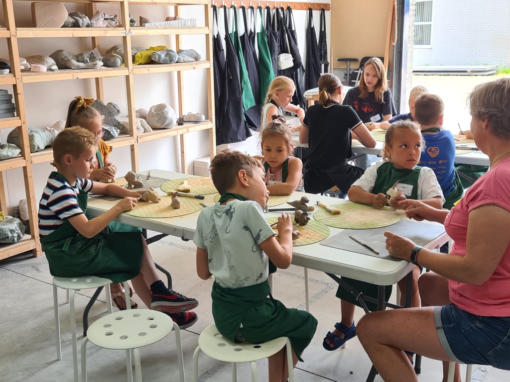 simone van olst tweet media