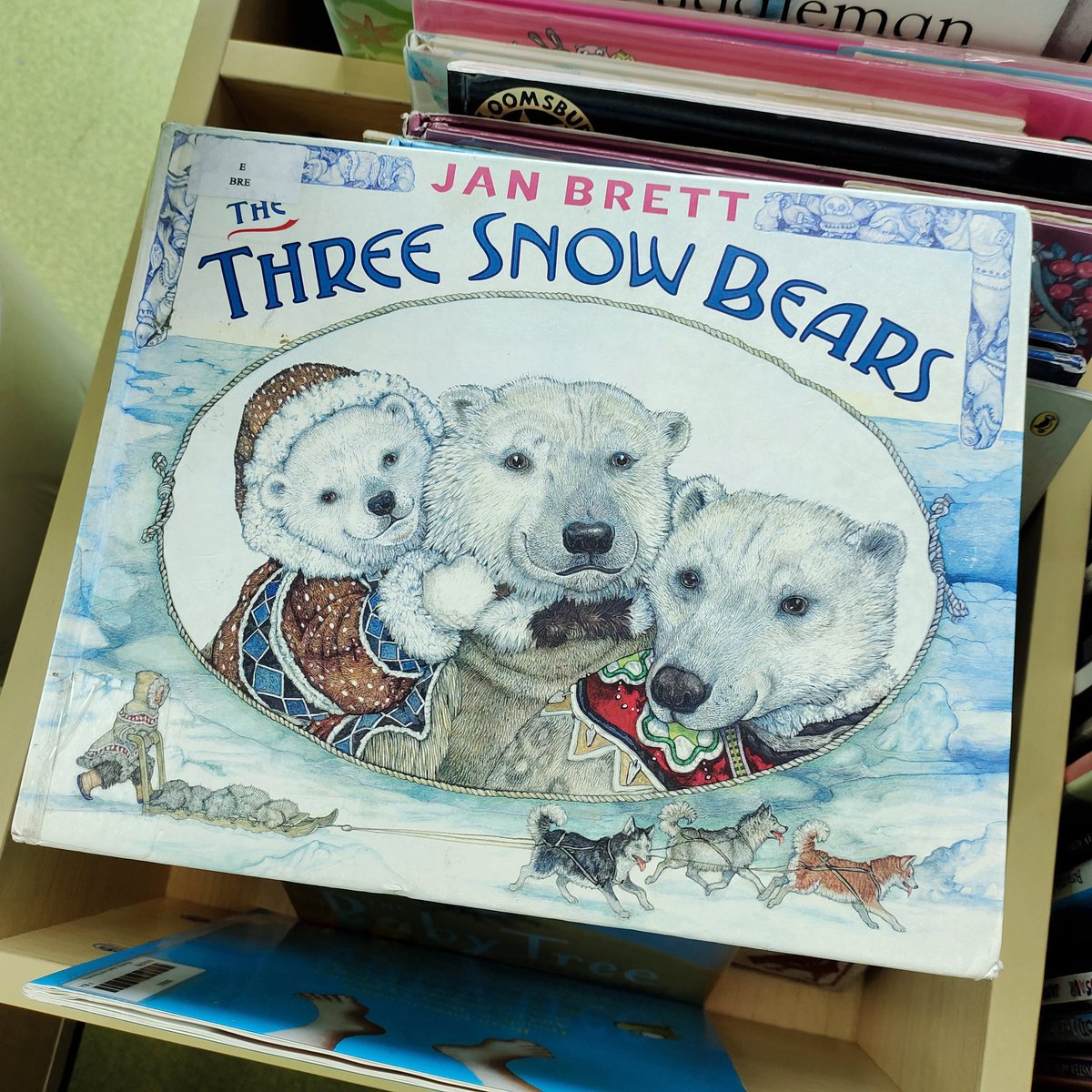 tracysmith08's tweet photo. Mr G1 "I want a book like this show..." 15 mins of describing the show we narrow it down to pirates &/or boats that Mr G1 is interested in. We go to look for books to match.... this is what he borrowed. #pyplibrary #reading https://t.co/HmI94rvHhp