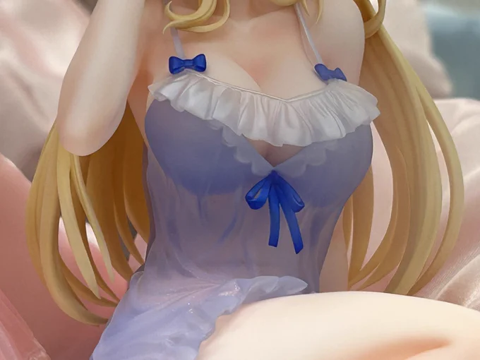 乳首が透けてると噂のライザのフィギュア。クラウディアは透けてる様には見えないのでたまたまそう見えただけなんでは? 