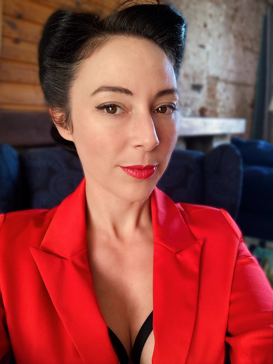RubyColibri's tweet photo. #workinggirl entre les rdv coachings et cours, les rdv comptables et stylistes, les spectacles et futurs booking… #burlesque #chanteuse #artiste #dinerspectacle https://t.co/wG4nDDH2ek