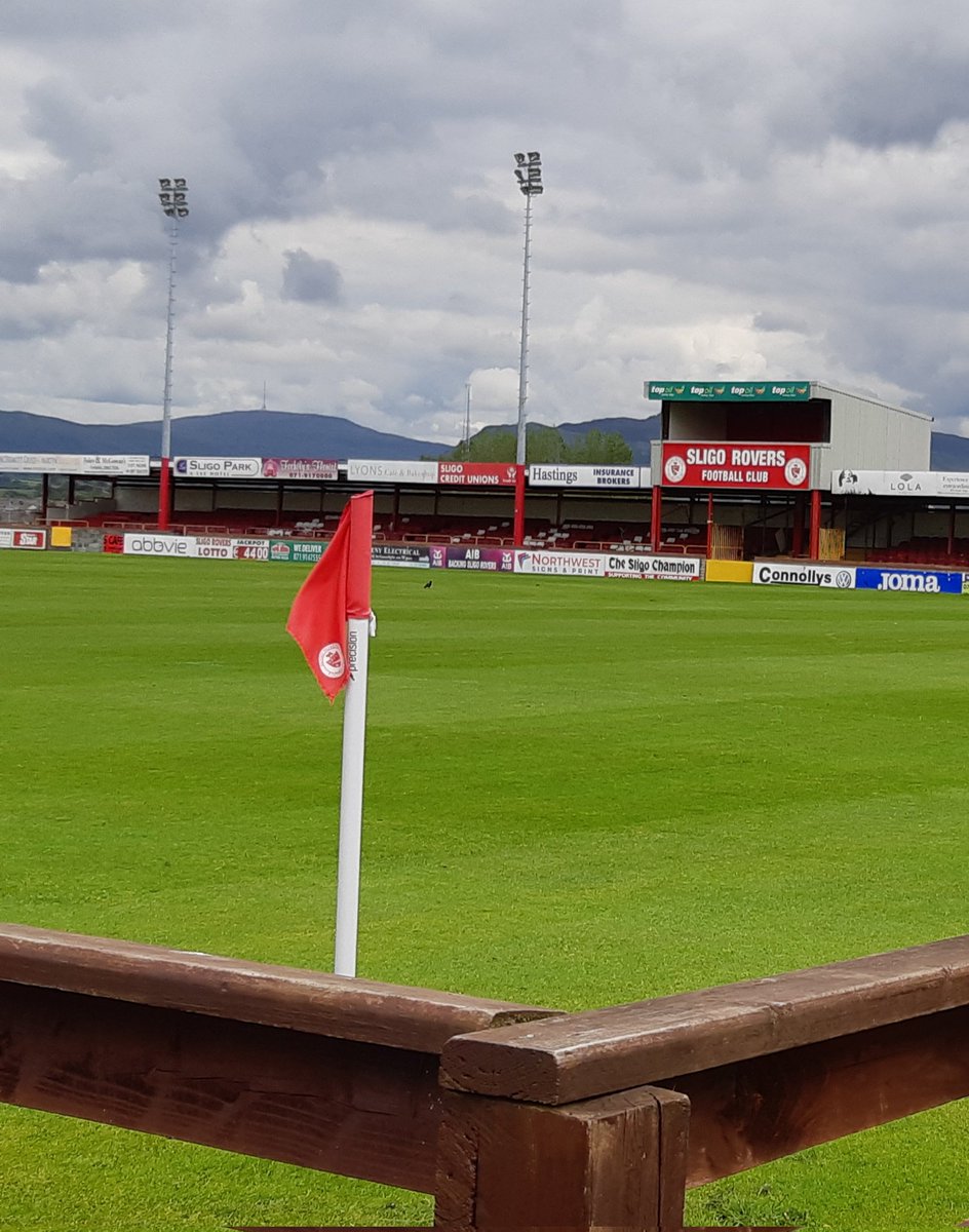 DeLibero4's tweet photo. #floodlightfriday #theshowgrounds @sligorovers #ierland https://t.co/xZPI7FK1YS