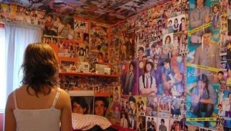 aliciamelvillle's tweet photo. Walking into my room in 2008 be like: https://t.co/lPExOuRRtm