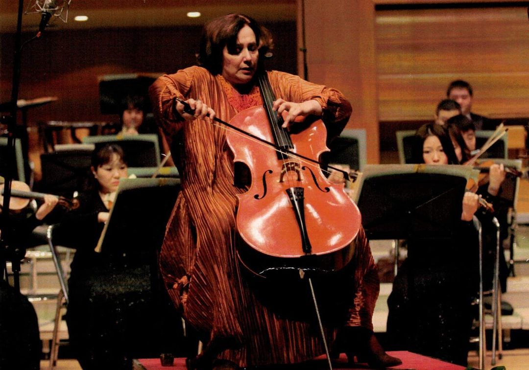 RMSAvignon's tweet image. En clôture des 8èmes @RMSAvignon, Emilia Baranowska interprétera les magnifiques suites pour violoncelle n°1 et 3 de J-S #Bach au #PalaisdesPapes.
Réservez vos places ! …ontres-musicales-et-scientifiques.com/Tarifs-et-r%C3…
#avignon #concert #rms2022 #emiliabaranowska #violoncelle #femmesartistes @villeavignon