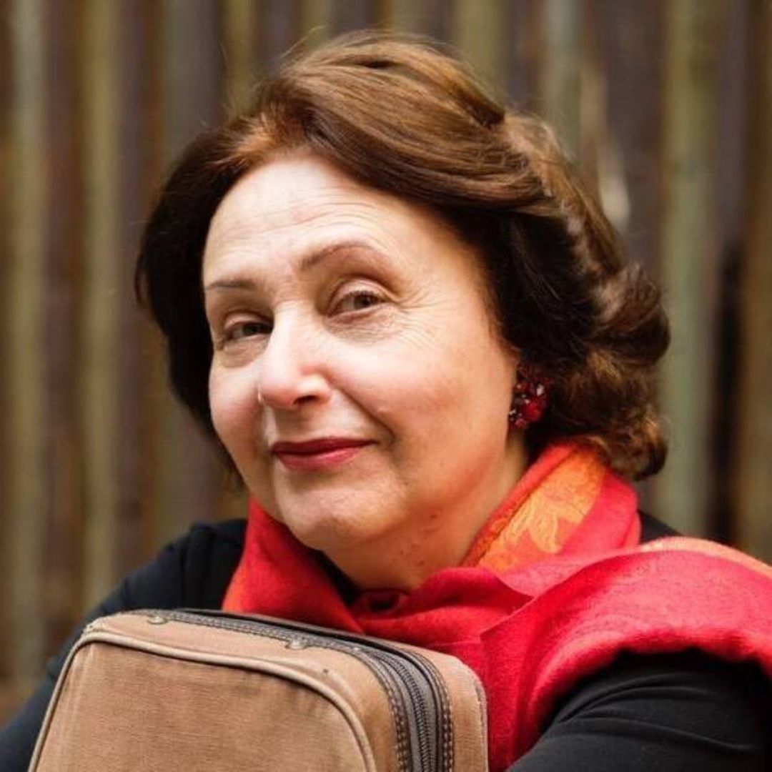 RMSAvignon's tweet image. En clôture des 8èmes @RMSAvignon, Emilia Baranowska interprétera les magnifiques suites pour violoncelle n°1 et 3 de J-S #Bach au #PalaisdesPapes.
Réservez vos places ! …ontres-musicales-et-scientifiques.com/Tarifs-et-r%C3…
#avignon #concert #rms2022 #emiliabaranowska #violoncelle #femmesartistes @villeavignon