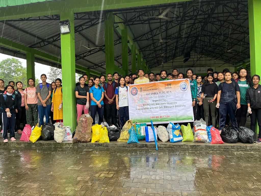 nss_dupg_unit's tweet photo. 1st day of Fit India Plogging Run by NSS PG Unit Dibrugarh University. 60 volunteers collected around 60 kg plastics, 1 kg each and handed to municipality garbage van. 
@_NSSIndia @nss_rdguwahati @NSSCellDU @DibruUniv @DIPAKKU93471047 @YASMinistry @ianuragthakur @CMOfficeAssam https://t.co/J5Lv0grrvZ