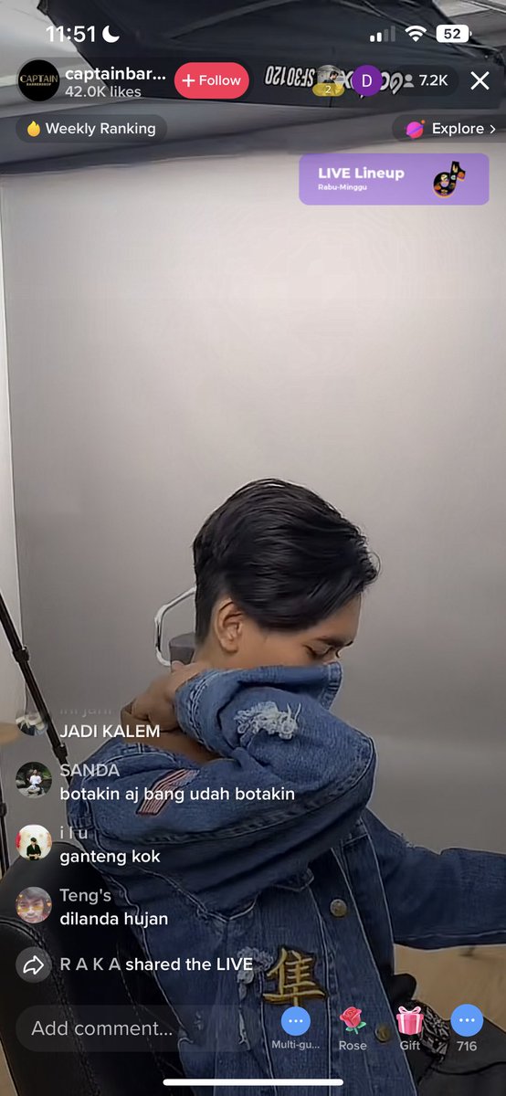 harry_isthier's tweet photo. si cepmek lagi dipotong rambutnya, trus ada yg komen “bang tonjokin palanya gw tf 500rb” 😭😭😭😭😭 https://t.co/a57V8XB2BR
