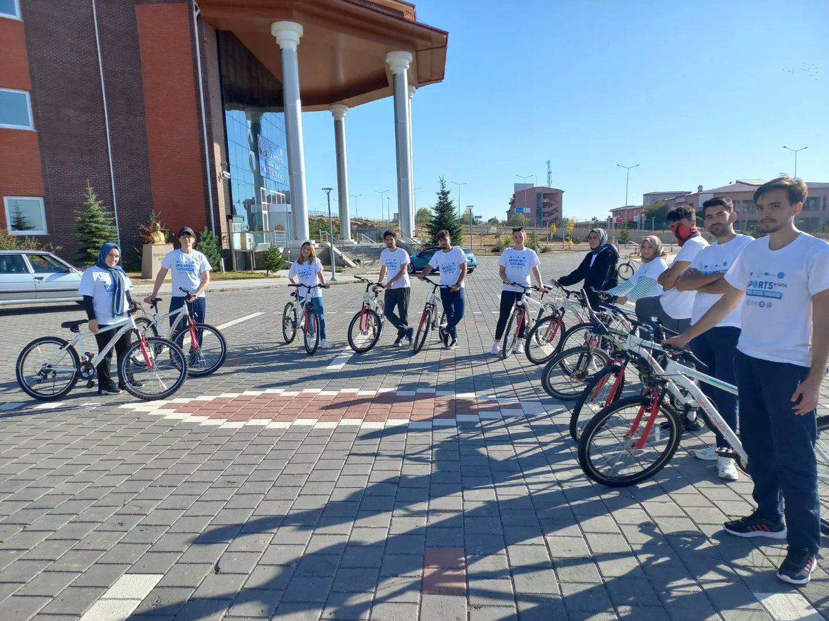 sorgedorg's tweet photo. 🚴‍♂️Bisiklet Kursumuz Dr. Öğretim Üyesi İzzet Kırkaya hocamızın eşliğinde devam ediyor. 🚴‍♂️

#sorgun #sorged #bozoküniversitesi #yozgatbozoküniversitesi #bisiklet #sports #spor https://t.co/SQqbGlIMno