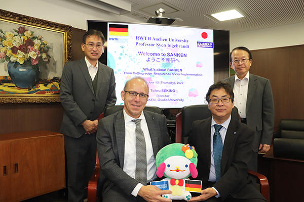 SANKEN - Osaka University (Japan) (@sanken_en) on Twitter photo 【Welcome to SANKEN!】
Prof. Sven Ingebrandt( The contact person in charge of Japan at the Technical RWTH Aachen University <a href="/RWTH/">RWTH Aachen</a> ) visited SANKEN!!
sanken.osaka-u.ac.jp/hot_topics/top…
#SANKEN #OsakaUniversity #Science2Industry #IndustricalScience #JapaneseResearch #SvenIngebrandt 【Welcome to SANKEN!】
Prof. Sven Ingebrandt( The contact person in charge of Japan at the Technical RWTH Aachen University <a href="/RWTH/">RWTH Aachen</a> ) visited SANKEN!!
sanken.osaka-u.ac.jp/hot_topics/top…
#SANKEN #OsakaUniversity #Science2Industry #IndustricalScience #JapaneseResearch #SvenIngebrandt