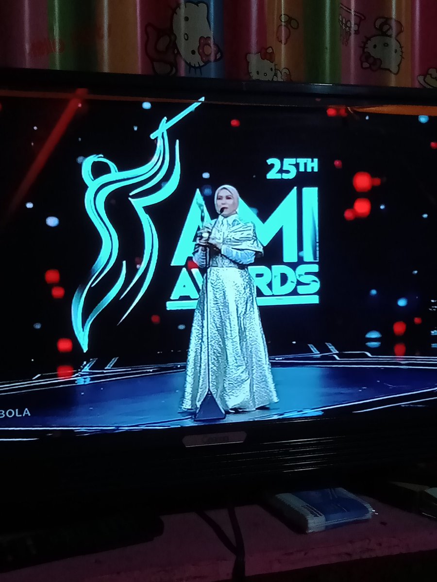IntanMo7's tweet photo. Congratulations @lida_selfi07
#Selfitta bangga banget sama kamu,ga jangka kamu menang Artis solo pria/wanita dangdut terbaik AMI AWARDS 2022
#RatuCengkok
@SelfiYammaLIDA
#AMIAwards2022 https://t.co/kQTMwA3tDk