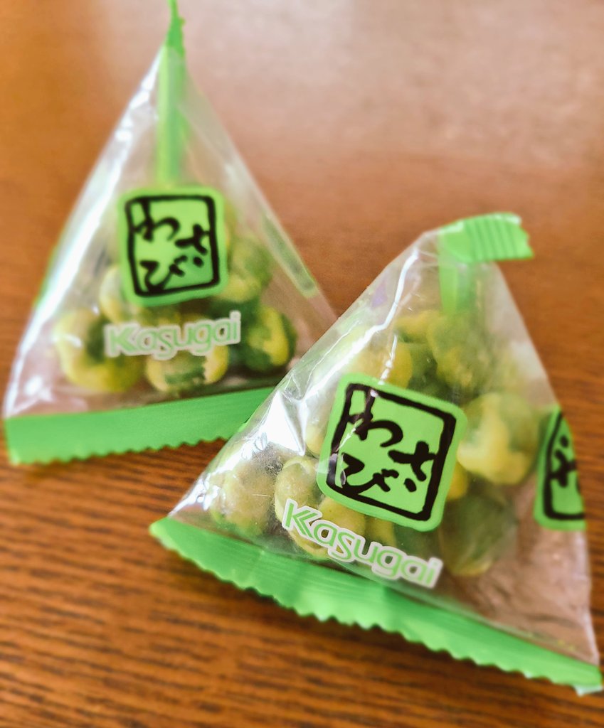 ayre2013's tweet photo. 職場の方に頂いたおやつ🍵
おいしい(๑>؂<๑)۶
#おやつ #わさび https://t.co/J6IMUCYh5l