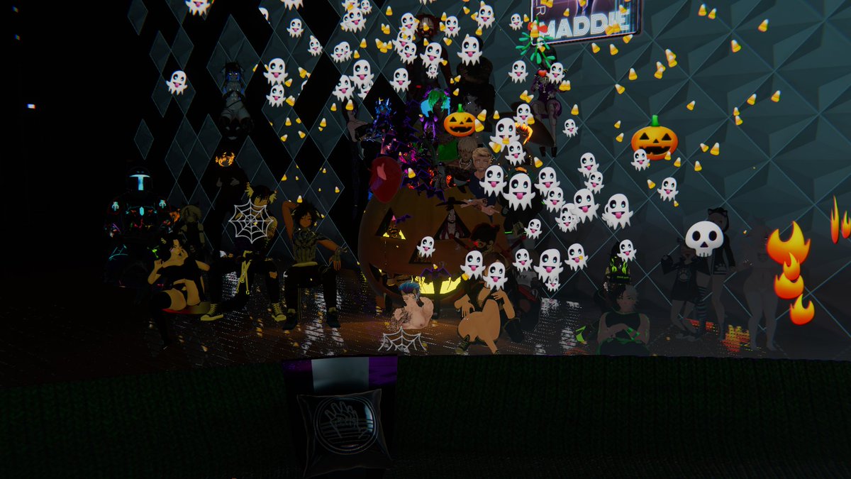 ClubMisfitsVR's tweet photo. Welcome Ghouls, Witches, Vampires &amp; Zombies to our little event of Halloween! https://t.co/bPbJAF3Zlp