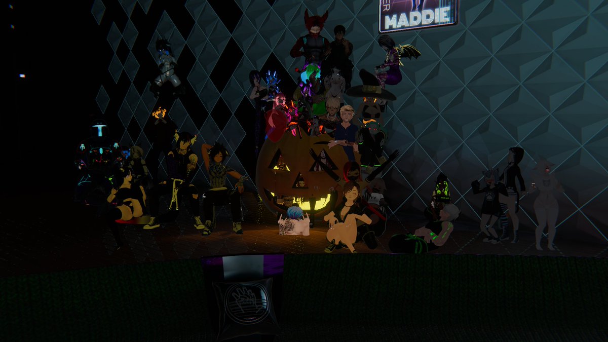 ClubMisfitsVR's tweet photo. Welcome Ghouls, Witches, Vampires &amp; Zombies to our little event of Halloween! https://t.co/bPbJAF3Zlp