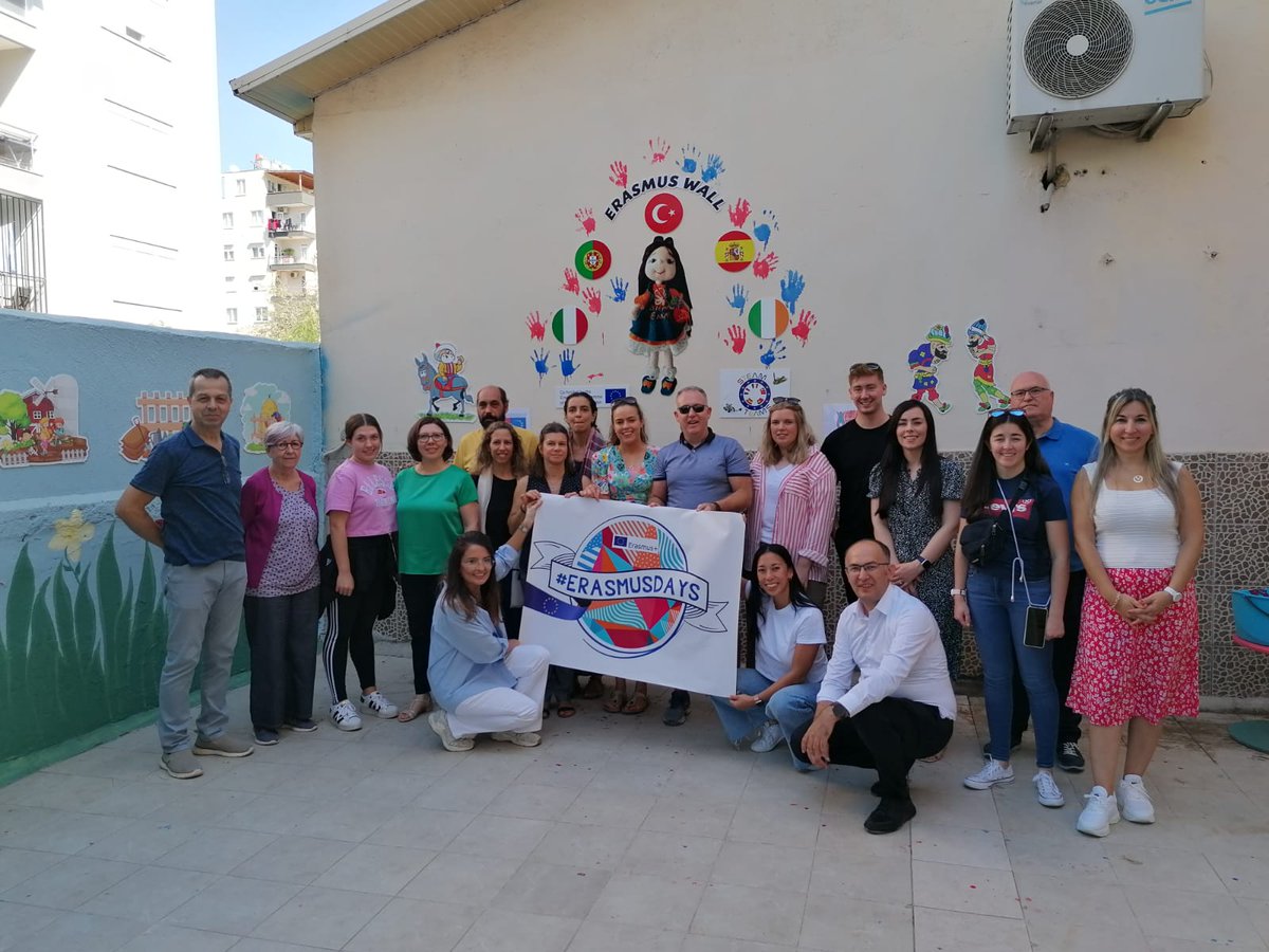 AhmetYesevi_07's tweet photo. Erasmus KA229 STEAM TEAMS projemiz kapsamında İrlanda,İspanya,Portekiz ve İtalyadan ortaklarımızla güzel bir proje haftası geçirdik. #ErasmusDays2022 etkinliğimiz ile hatıra duvarımızı yaptık.
@ulusalajans @ABBaskanligi @antalyamem07 @AntalyaMemArge @emre_caliskan @mkrksakcay https://t.co/Acz68OAAVK
