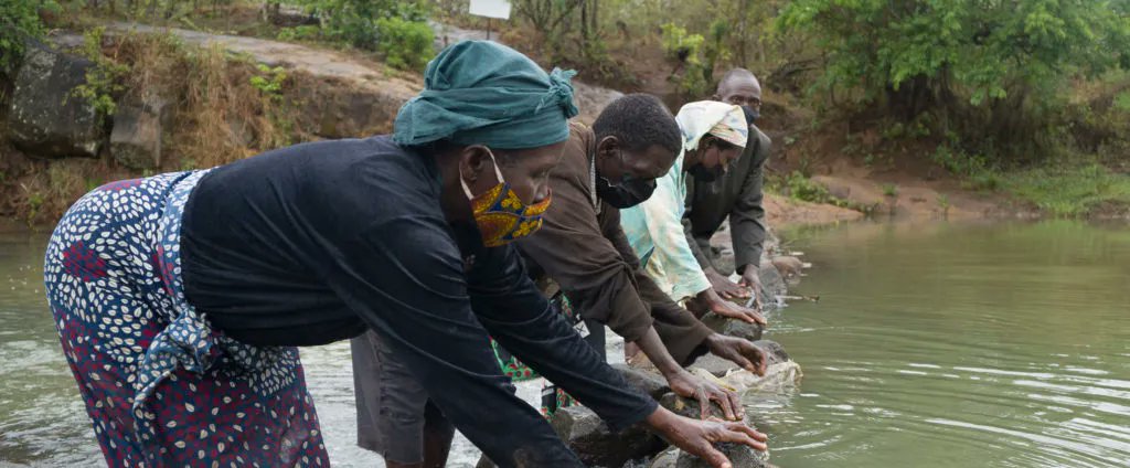IFDCMozambique's tweet photo. #ClimateSmartAgriculture irrigation innovations introduced through #TEAMSProgram brought about positive results for many #farmers, who testified that the pedal-powered pumps immensely improved their #AgriculturalProductivity
Read:https://t.co/4PV7zZfrhC
@IFDCGlobal https://t.co/VYUM1jLbGo