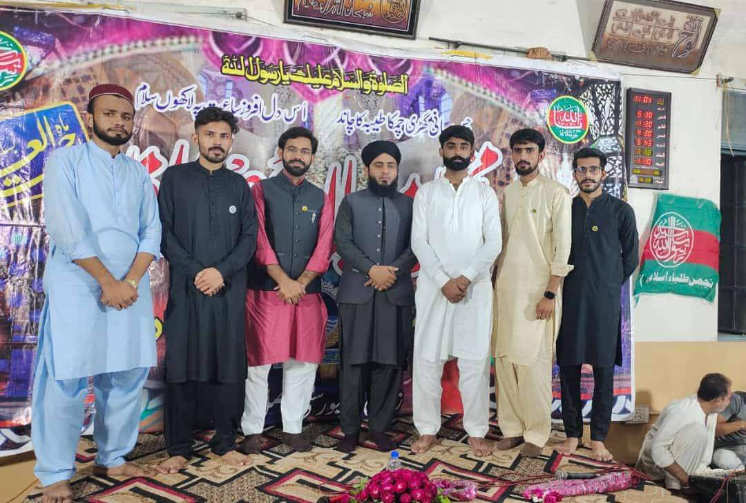 atipunjabsouth's tweet photo. دوسری سالانہ محفلِ میلادِ مصطفٰی صَلَّى اللّٰهُ عَلَيْهِ وآلہ وَسَلَّم
بمقام: کسان ہال
خصوصی خطاب: علامہ عبدالباسط مصطفائی صاحب
کسان ہال کی پوری ٹیم کو شاندار پروگرام کے انعقاد پر خراجِ تحسین۔
#ATIUAF
#ATIPunjabSouth
#hijab
#شرم_کرو_اعظم_سواتی
#بے_شرم_یوتھیے https://t.co/KIDzdx9Hsq