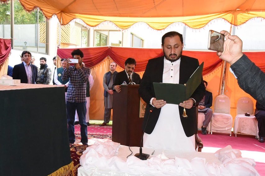 SuhailAbbasShah's tweet photo. Alhamdulillah!
Took oath as Minister Law &amp; Prosecution and Excise &amp; Taxation Gilgit Baltistan. Thank you Chairman  @ImranKhanPTI sb and   @AbdulKhalidPTI sb for your support and trust. https://t.co/2W6rz2Y3cI