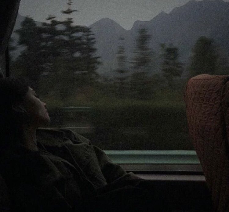 “Zaman acıları ve çekişmeleri dindirir, çünkü değişiriz. Artık aynı kişi değiliz; Ne kıranlar, ne kırılanlar aynı kişidir artık.”❤️‍🩹