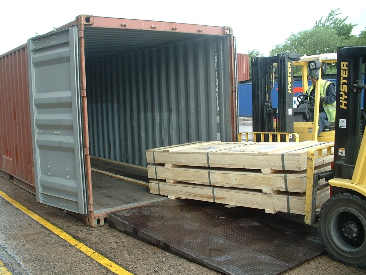 SeaconUk's tweet image. 2006 was the start of a 3-year program working with and alongside the US Military. Our reliable team coordinated the collection from many different suppliers across the UK and ensured they got delivered safely and securely undamaged to Military bases.
#military #reliableteam