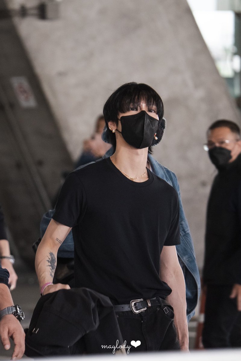 โห คนไทยออกจากบ้านไม่ได้แล้วมึง แดดดีมาก