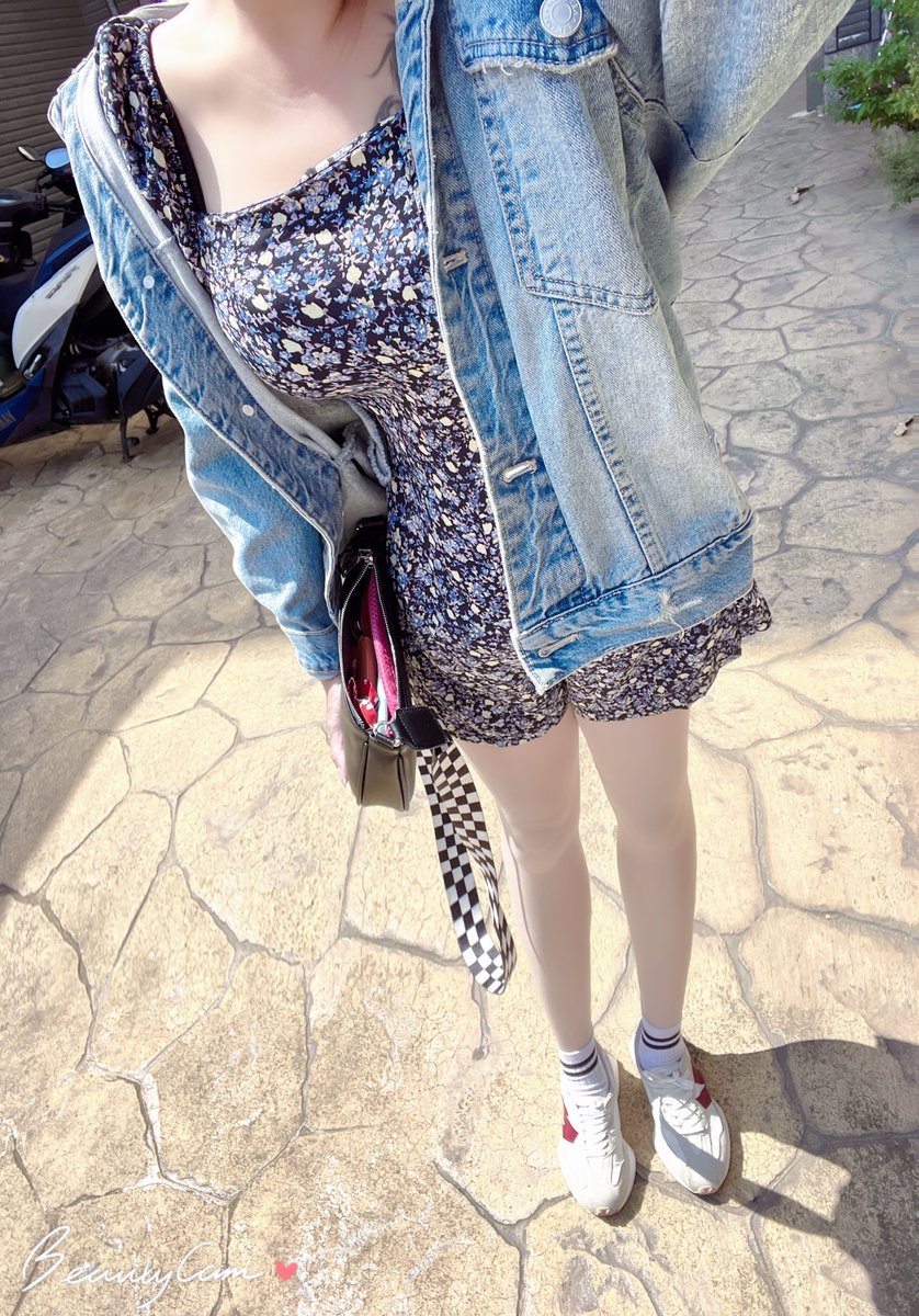 謝謝老公陪我回家幫我老媽過生日😘
曾經有人說我穿花衣服很老氣很醜真的嗎？😅 https://t.co/ylVR1pfNx1