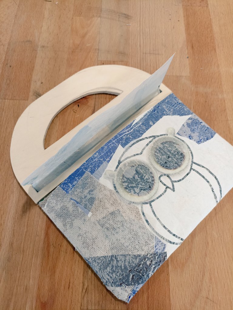 StJuliansDesign's tweet photo. Making sustainable long lasting bags/clutches/wallets out of single use plastic bags fused together. One student creatively used an old book cover for the base of her bag. #sustainability https://t.co/UsfzmZ8isl