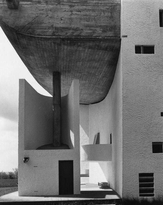 areasvellas's tweet photo. Notre-Dame du-Haut, Ronchamp...1954
Le Corbusier...
#architecture #arquitectura #LeCorbusier #Ronchamp https://t.co/7pHyih4Cv3