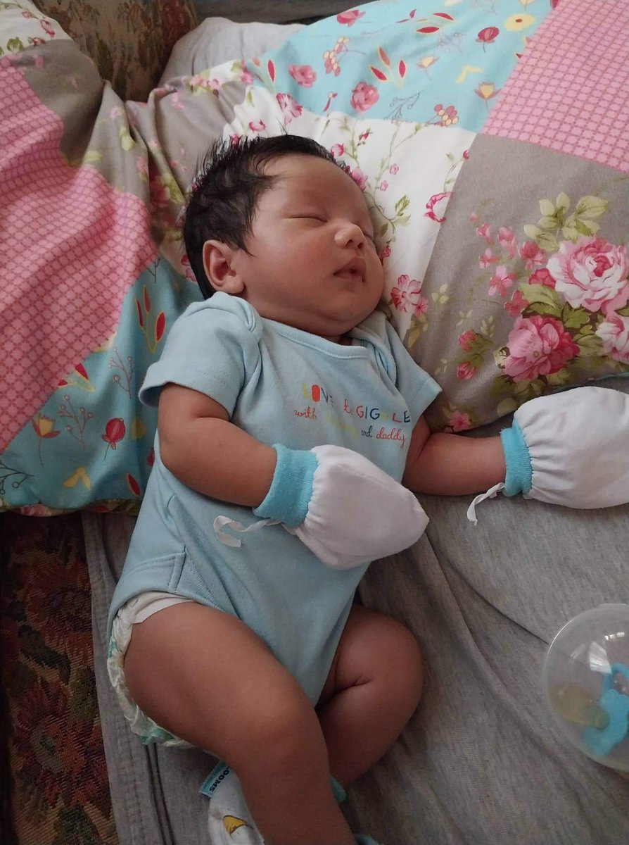 MAXSCINE's tweet photo. Happy one month anak ko , mahal na mahal ka namin ng daddy 🥰💓 https://t.co/FezrlqIED1