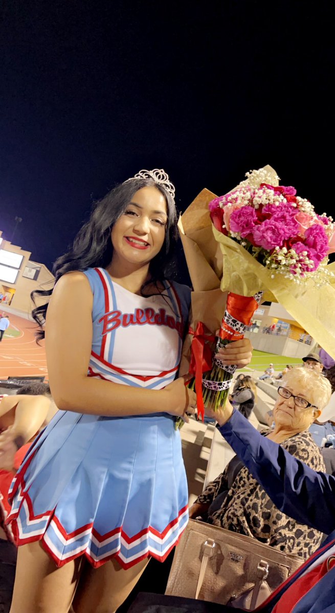 juliame83's tweet photo. 📣❤️🥹 #SeniorNight for my #cheerleader wearing that cheer uniform with pride #socoloco #pride #tradition #onceabulldogalwaysabulldog #Classof2023 https://t.co/ClWPMxREnQ