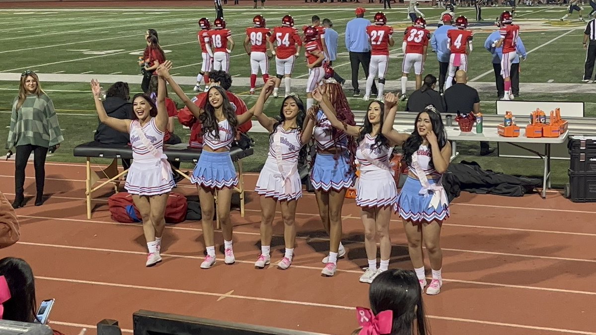 juliame83's tweet photo. 📣❤️🥹 #SeniorNight for my #cheerleader wearing that cheer uniform with pride #socoloco #pride #tradition #onceabulldogalwaysabulldog #Classof2023 https://t.co/ClWPMxREnQ