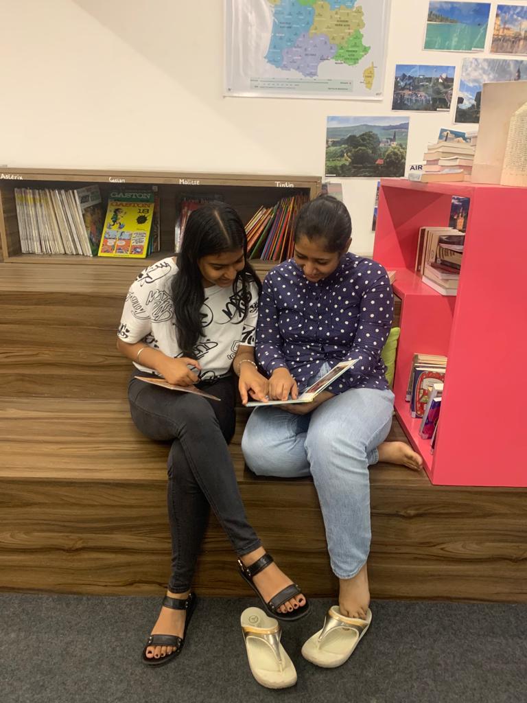 AfChandigarh's tweet photo. #fridaypost our students spent a really good time in the library after their morning class🙂!
The library welcomes you from Monday to Saturday to study, read in French or having a good time at AF!
#alliancefrancaise #readinfrench #chandigarh #france #learnfrench #frenchclasse https://t.co/Z9fedXdcrT